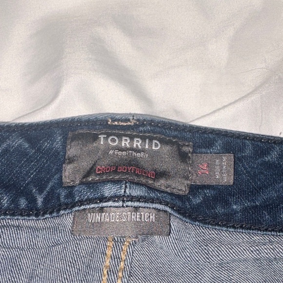 Torrid - Crop Boyfriend Vintage Stretch Jeans - Size 14 - Picture 2 of 12